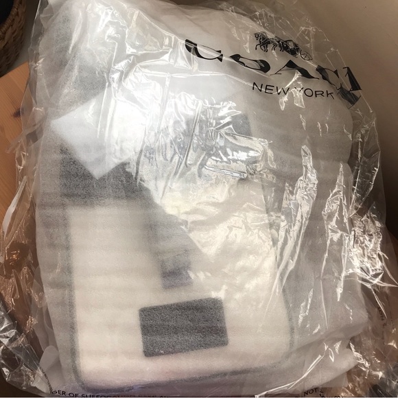 🥰 Coach Track Pack In Colorblock Signature Canvas - Picture 10 of 12